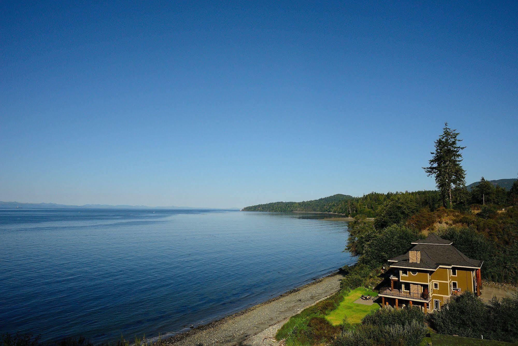 Points West Oceanfront Resort Sooke Exterior photo