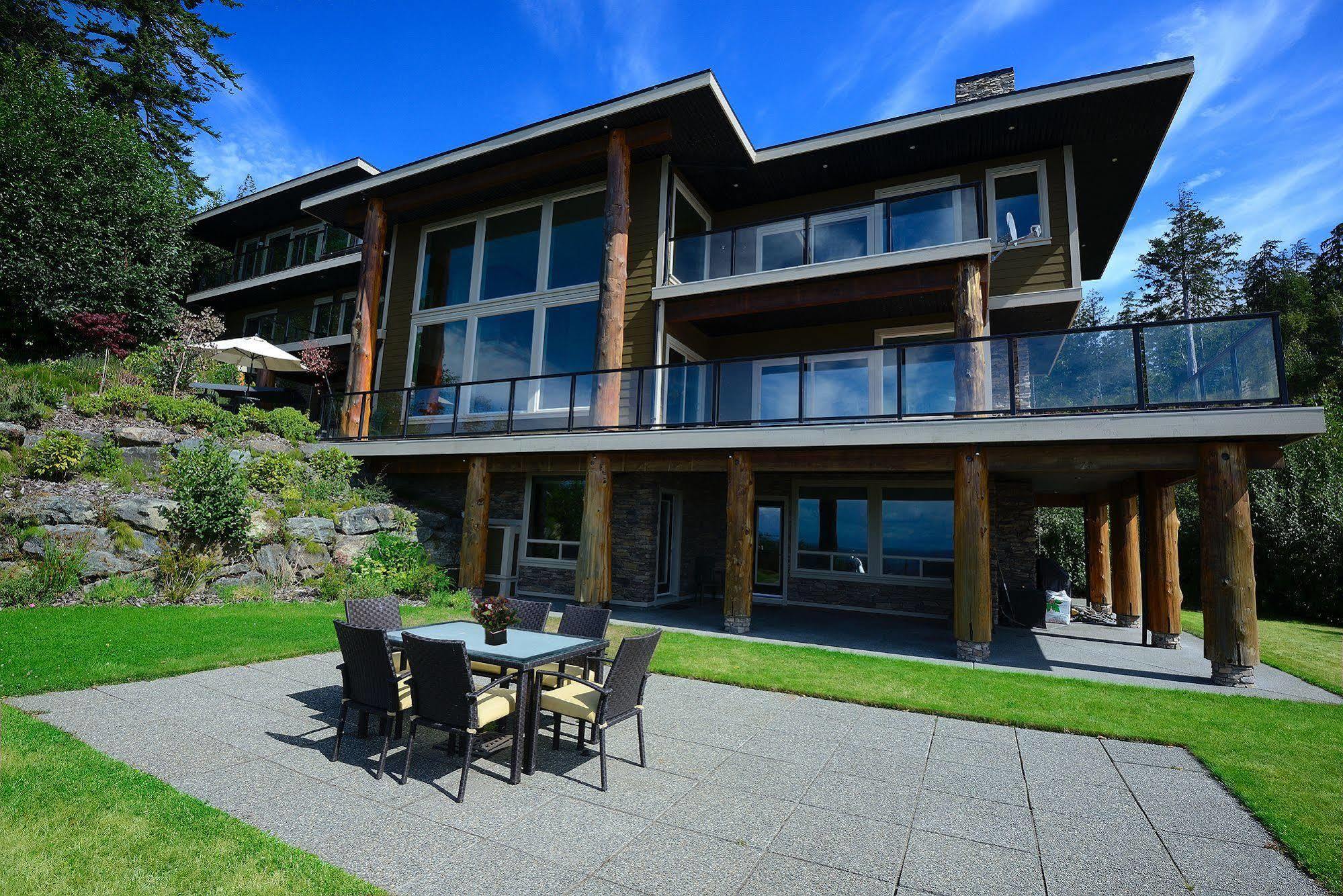 Points West Oceanfront Resort Sooke Exterior photo