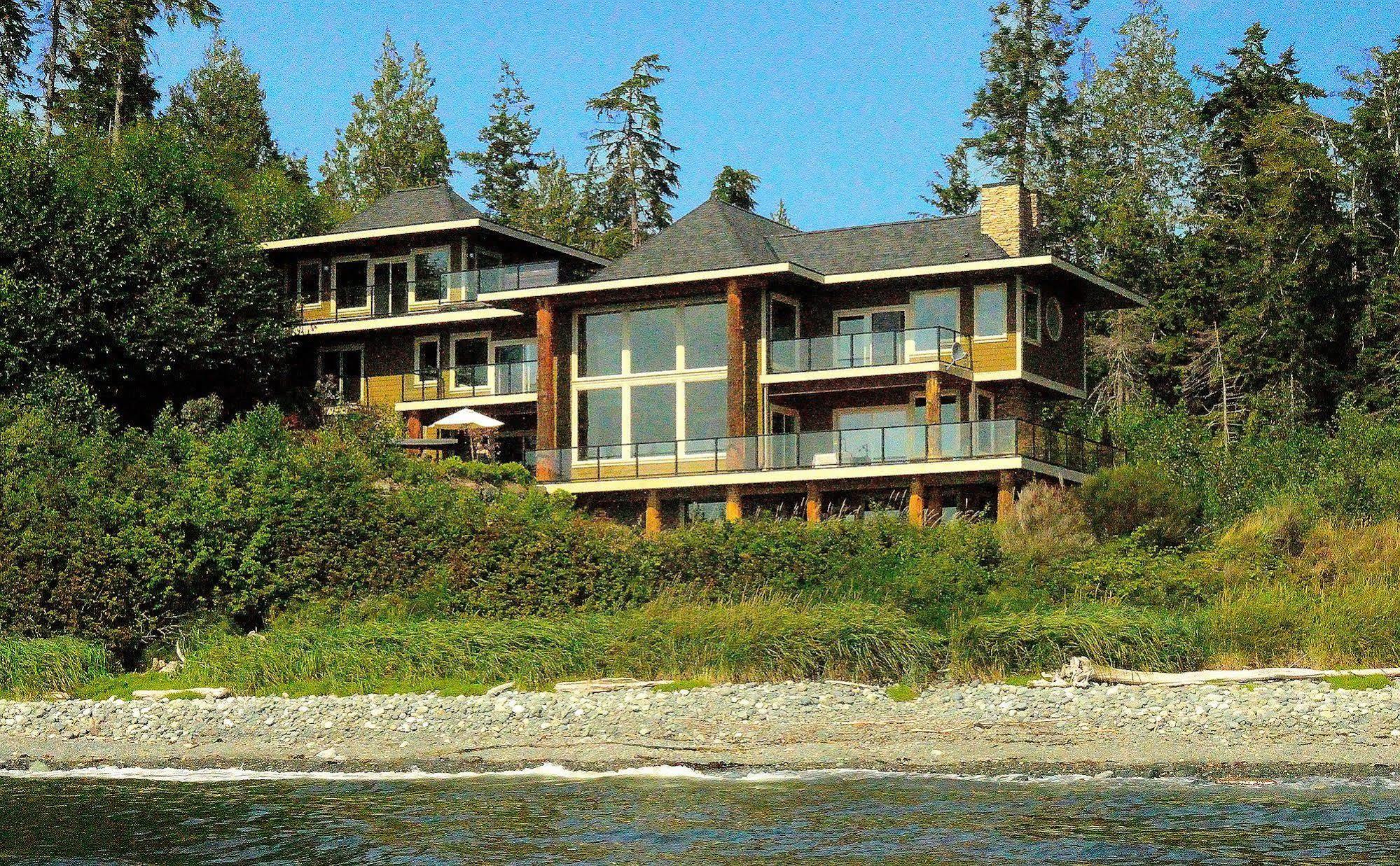 Points West Oceanfront Resort Sooke Exterior photo